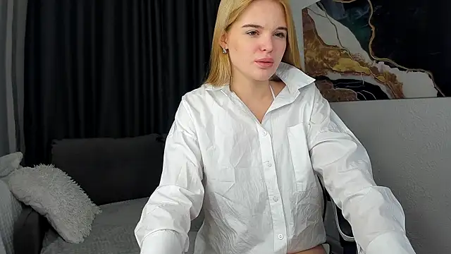 Snapshot of bella_xx__ chatting on October 31, 3:07 am bella xx online show from October 31, 3:07 am