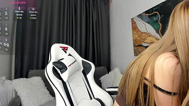 Snapshot of bella_xx__ chatting on November 18, 3:12 am bella xx online show from November 18, 3:12 am