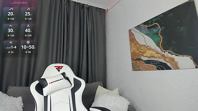 Snapshot of bella_xx__ chatting on November 25, 3:06 am bella xx online show from November 25, 3:06 am