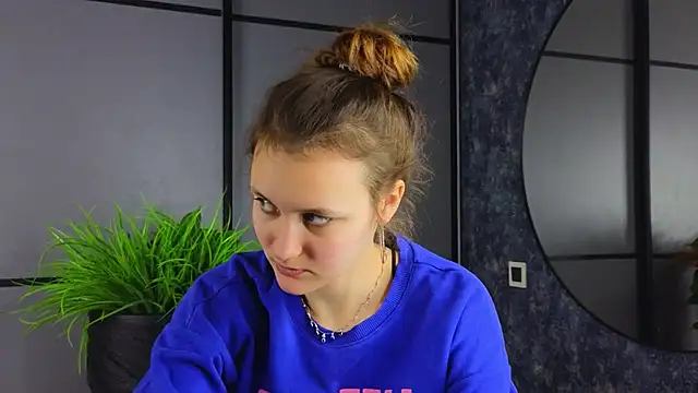 Snapshot of FoxFever chatting on November 5, 6:57 am FoxFever online show from November 5, 6:57 am