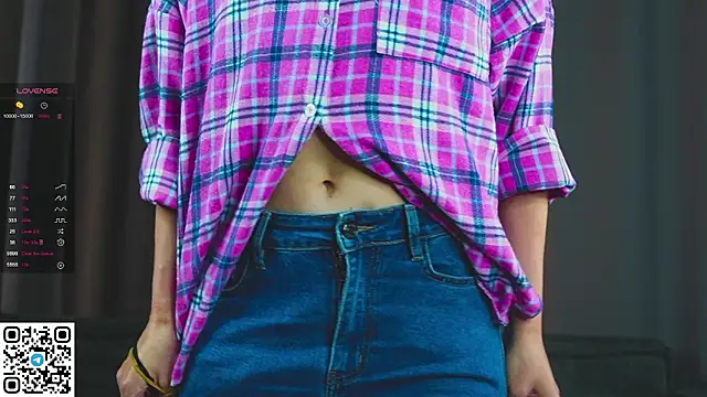 Snapshot of FoxFever chatting on November 22, 7:18 am FoxFever online show from November 22, 7:18 am