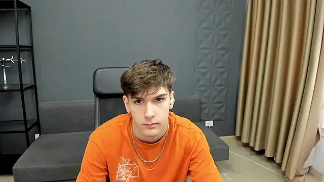 BradyFlint online show from May 13, 4:32 am
