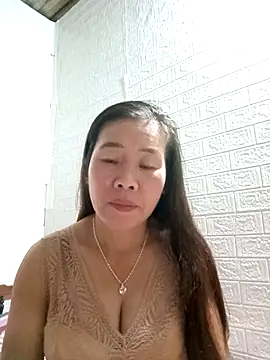 Snapshot of tabby-cat11 chatting on November 4, 1:43 pm tabby-cat11 online show from November 4, 1:43 pm