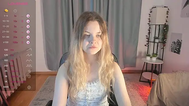 Snapshot of DreamSinder chatting on October 22, 5:52 am DreamSinder online show from October 22, 5:52 am