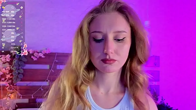 Snapshot of PriscillaPowell chatting on November 18, 8:24 pm PriscillaPowell online show from November 18, 8:24 pm