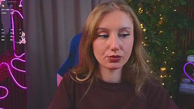 Snapshot of PriscillaPowell chatting on December 17, 8:59 pm PriscillaPowell online show from December 17, 8:59 pm