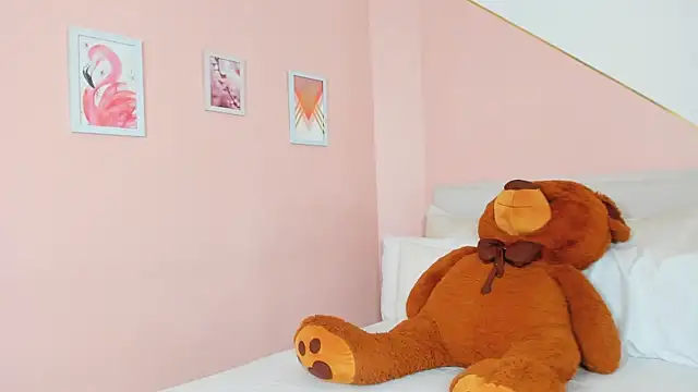 Snapshot of mia_canoo chatting on November 15, 12:23 pm mia canoo online show from November 15, 12:23 pm