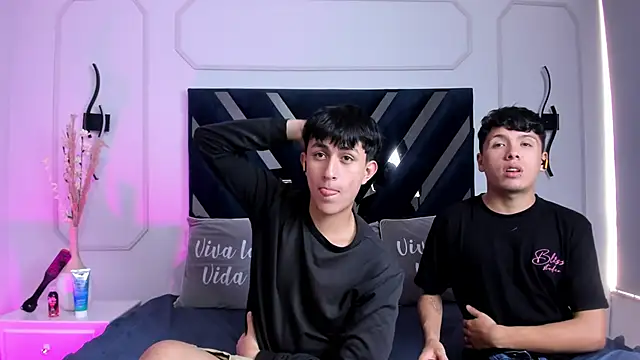 hoot booys  online show from March 6, 6:04 pm