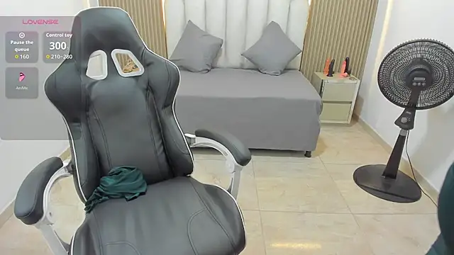 Aziz daud online show from February 11, 7:19 pm