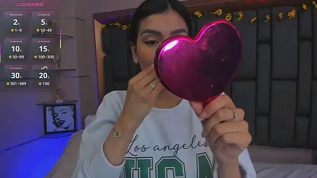 Snapshot of TanyaBello chatting on December 18, 1:28 pm TanyaBello online show from December 18, 1:28 pm