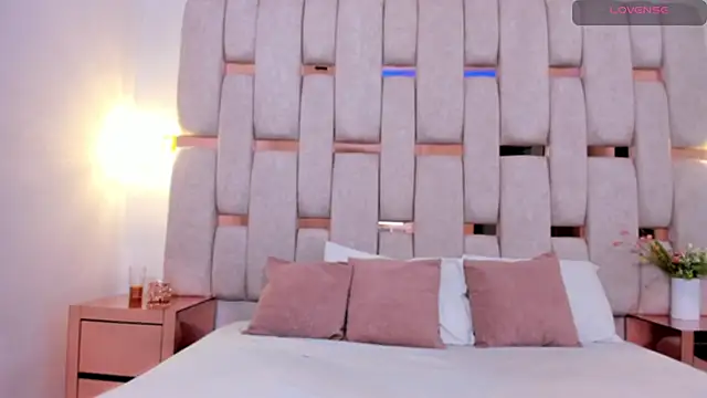 noa blake online show from November 29, 5:10 am