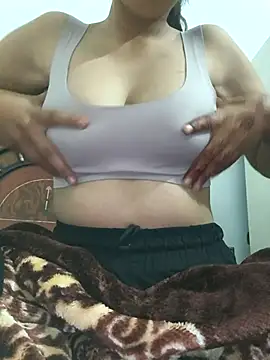 Snapshot of anaya00 chatting on October 26, 1:33 am anaya00 online show from October 26, 1:33 am