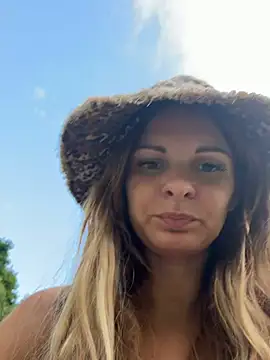 kinkysarahx online show from July 13, 1:03 pm