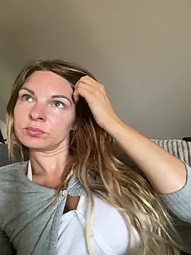 kinkysarahx online show from July 14, 11:16 am