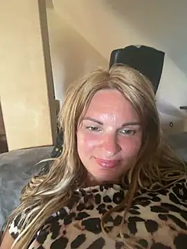 kinkysarahx online show from July 31, 2:27 pm
