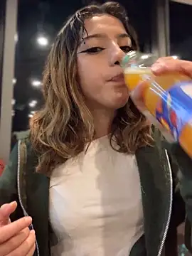 MiaaCute- online show from December 19, 11:45 pm