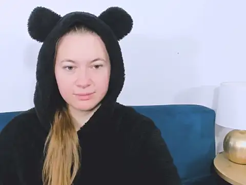 Snapshot of LeaNaughty chatting on December 15, 7:45 am LeaNaughty online show from December 15, 7:45 am