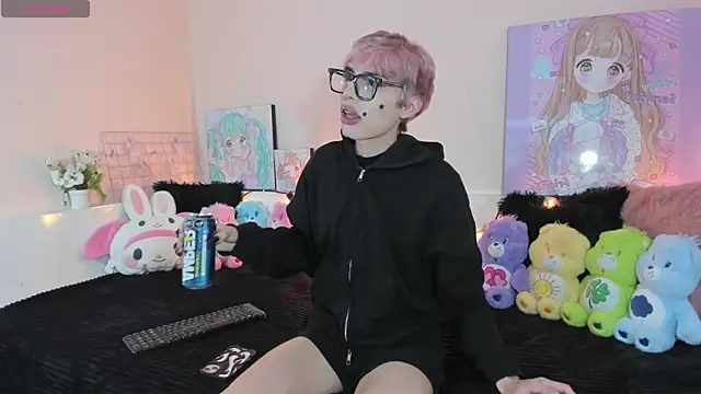 Strawberry Kitty  online show from December 19, 4:30 am