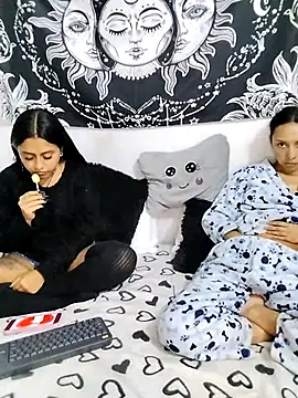 Snapshot of emily_n_abby chatting on May 19, 1:39 pm emily n abby online show from May 19, 1:39 pm