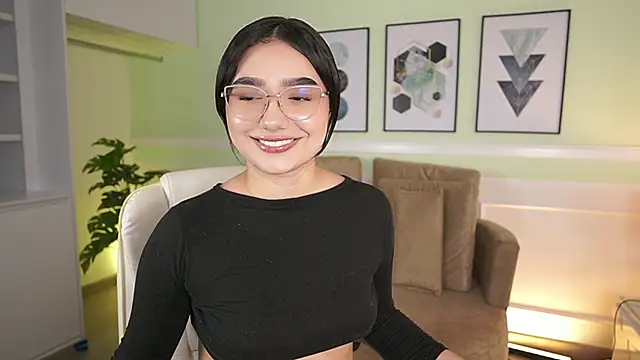 EmilyTurneer online show from November 21, 7:12 pm