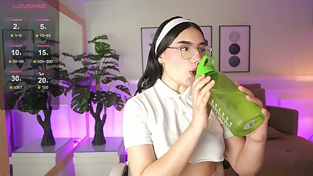 EmilyTurneer online show from February 27, 7:14 pm