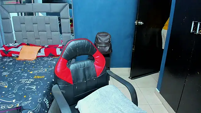 Snapshot of baby_david_03 chatting on November 19, 2:33 am baby david 03 online show from November 19, 2:33 am