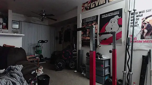 biggerisbetter12 online show from March 17, 5:22 am