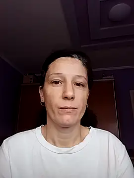 Snapshot of Emeli32-22 chatting on November 3, 8:04 am Emeli32-22 online show from November 3, 8:04 am