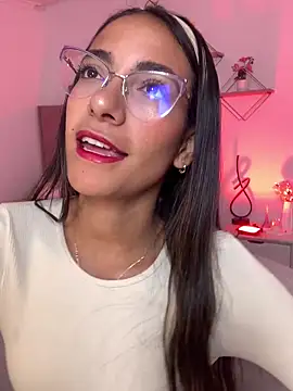 Snapshot of elegant__rouse chatting on May 11, 10:51 pm elegant rouse online show from May 11, 10:51 pm