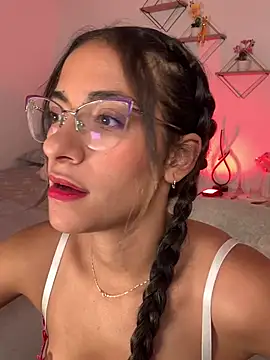 Snapshot of elegant__rouse chatting on May 19, 12:49 am elegant rouse online show from May 19, 12:49 am