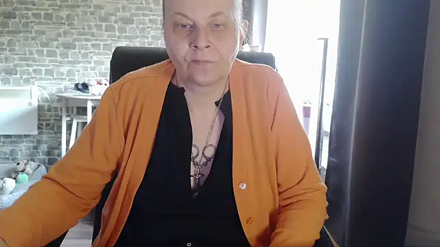 Snapshot of Diamond_Bite chatting on October 22, 8:25 am Diamond Bite online show from October 22, 8:25 am