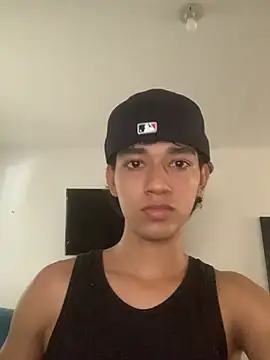 Snapshot of Alex_king17 chatting on April 17, 12:52 pm Alex king17 online show from April 17, 12:52 pm