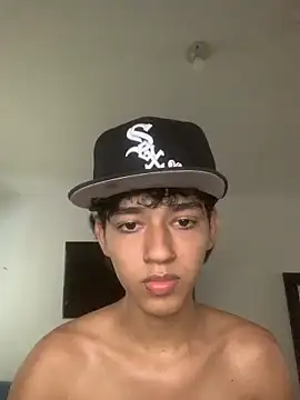 Snapshot of Alex_king17 chatting on April 23, 8:00 pm Alex king17 online show from April 23, 8:00 pm