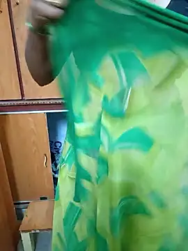 Snapshot of Sravya__ chatting on November 12, 6:25 am Sravya online show from November 12, 6:25 am