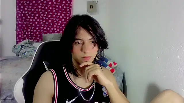 Snapshot of LouisOwOoo chatting on October 20, 9:15 pm LouisOwOoo online show from October 20, 9:15 pm
