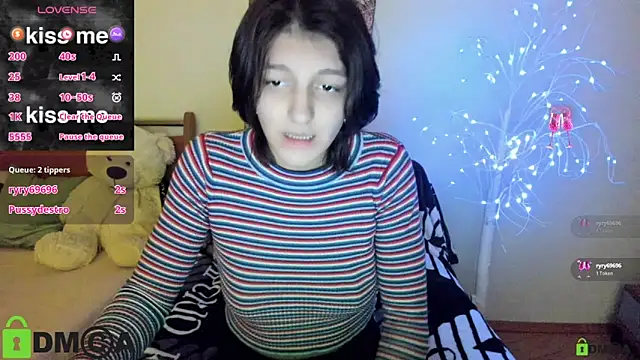 A Skyy online show from February 28, 10:44 pm