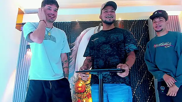 Snapshot of handsome_boys22 chatting on October 26, 12:44 pm handsome boys22 online show from October 26, 12:44 pm