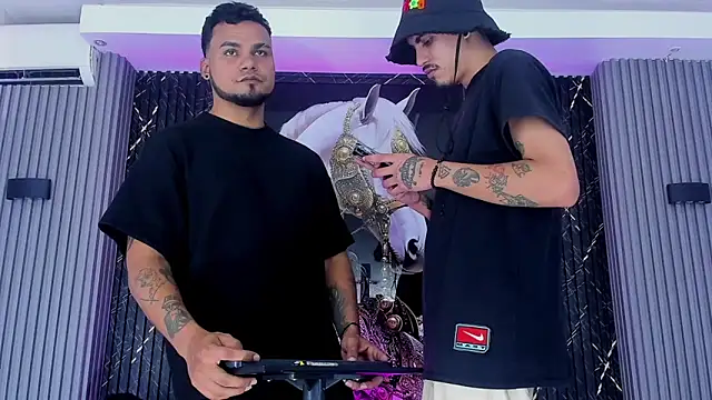 Snapshot of handsome_boys22 chatting on December 13, 8:04 pm handsome boys22 online show from December 13, 8:04 pm