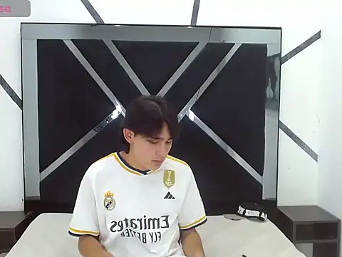 Snapshot of Tom_0001 chatting on October 27, 8:02 pm Tom 0001 online show from October 27, 8:02 pm