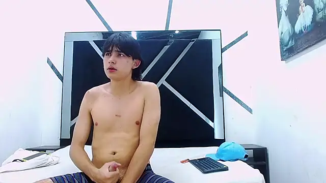 Snapshot of Tom_0001 chatting on October 29, 9:38 pm Tom 0001 online show from October 29, 9:38 pm