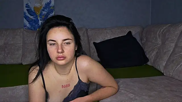 Snapshot of Kirunya chatting on December 21, 10:44 am Kirunya online show from December 21, 10:44 am