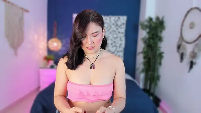 Snapshot of CoralQuinn chatting on November 17, 11:38 am CoralQuinn online show from November 17, 11:38 am