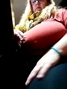 Snapshot of JennyInVegas chatting on July 15, 2:11 pm JennyInVegas online show from July 15, 2:11 pm