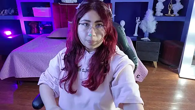 littlee red online show from December 18, 8:37 pm