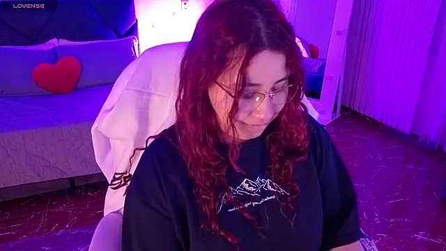 littlee red online show from February 1, 8:29 pm