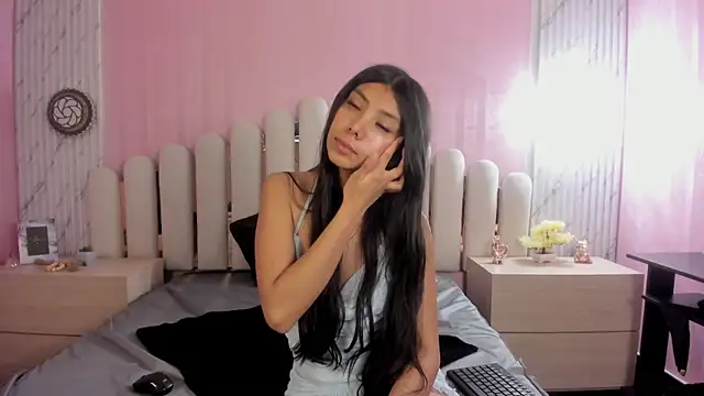 Isabella Marsh online show from December 1, 12:32 pm