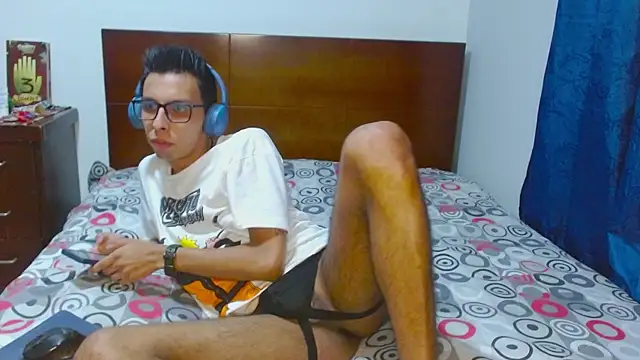 DavTwink3100 online show from December 16, 2:27 am