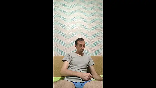 Snapshot of Andruu_ chatting on October 27, 7:40 pm Andruu online show from October 27, 7:40 pm