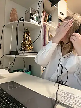 Amelia-Diamond online show from December 4, 7:17 am