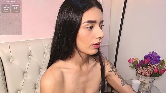 Scarlett Keller online show from December 5, 5:20 pm